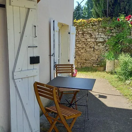 Le Logis Du Bourg, En Rdc, Calme Et Agreable, Au Coeur D'un Superbe Village Borde Par La Dordogne Appartamento Creysse (Lot)